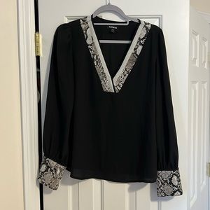 Express Snakeskin Stripe V-Neck Blouse